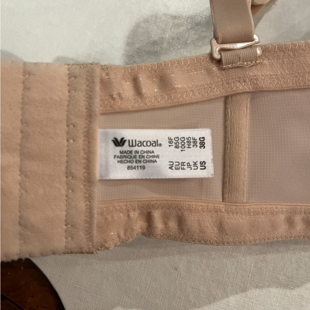 Wacoal nude adjustable convertible Seamless Molded Cup bra. EUC! - Picture 2 of 4